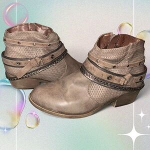 y2k style boho chic western grunge indie strappy detail ankle booties, sz 8
